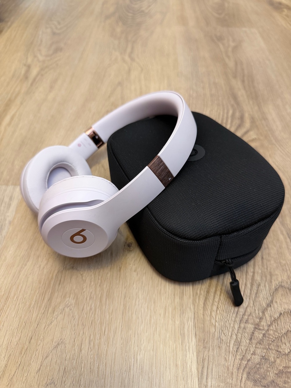 Beats Solo 4 Wireless Headphones Lilac with Rose Gold Accents